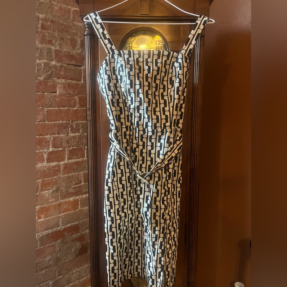 Elegant Black and White Patterned Dress with belt brand Monteau size m